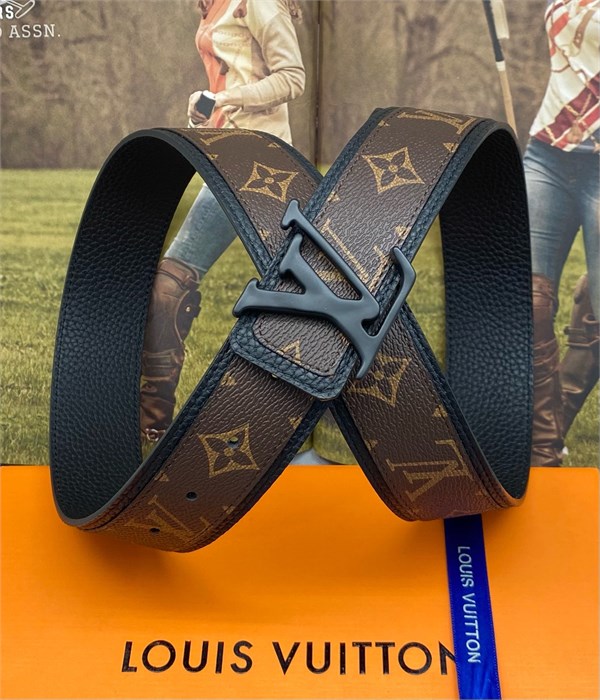 LV ремень черный того с нашивкой по всей длине коричневая монограмма пряжка LV черная матовая РМ-1528