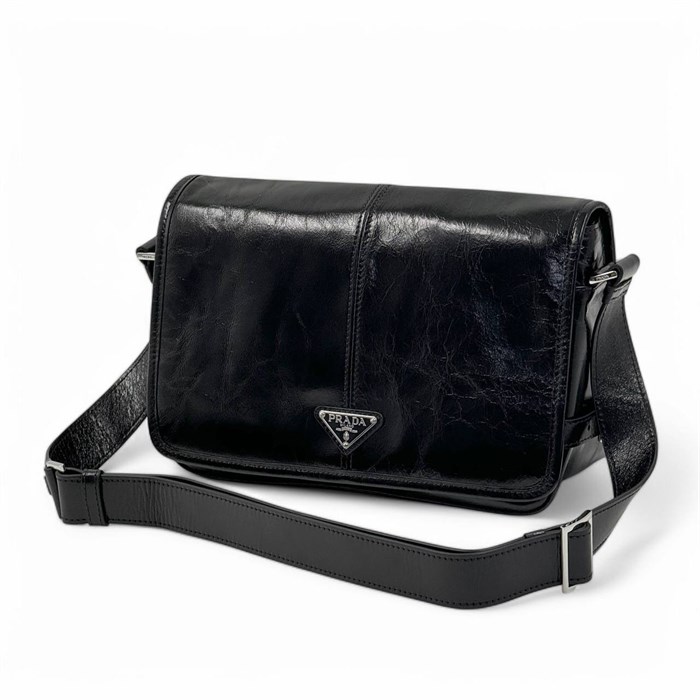 PRADA мессенджер черный из мягкой кожи с глянцевой отделкой с клапаном МС-1909