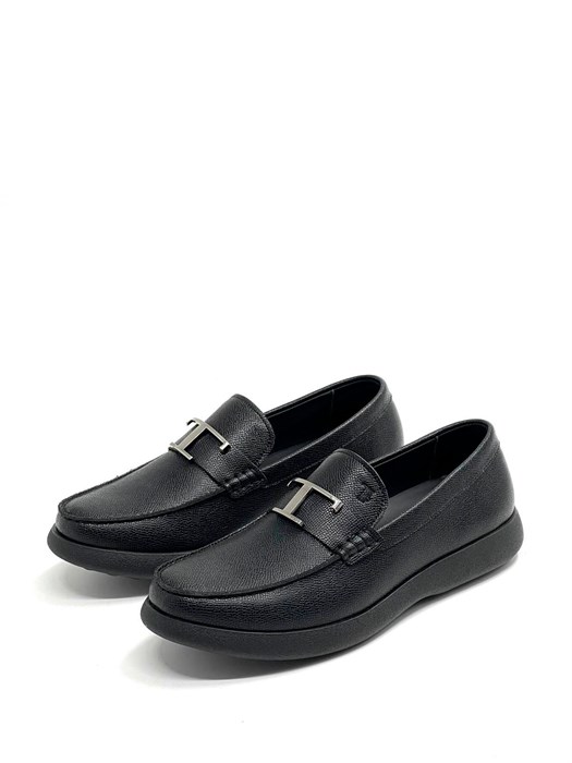 TODS Лоферы черные с перемычкой и буквой Т в серебре на толстой шипованной подошве ОК-2133