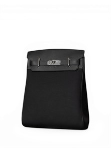 {{photo.Alt || photo.Description || 'HERMES слинг Hac a Dos GM черный с 2 хлястиками и фирменным замком большой'}}