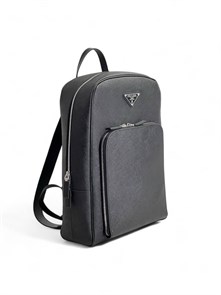 PRADA Рюкзак черный большой из кожи софьяно с карманом на молнии по центру РК-2633