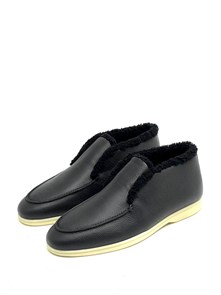{{photo.Alt || photo.Description || 'LORO PIANA лоферы высокие с мехом наружу на белой подошве черная кожа'}}