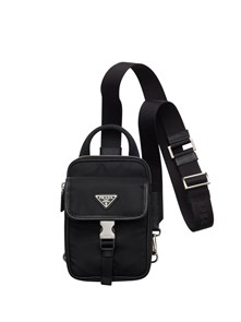 {{photo.Alt || photo.Description || 'PRADA слинг нейлон карман с клапаном спереди маленький черный'}}