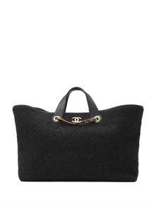 {{photo.Alt || photo.Description || 'CHANEL шоппер черный войлок на золоте'}}