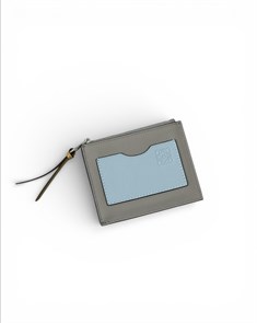 {{photo.Alt || photo.Description || 'LOEWE визитница на молнии серая с голубым карманом'}}