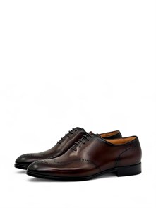 {{photo.Alt || photo.Description || 'Berluti туфли оксфорды с декоративной перфорацией на кожаной подошве'}}