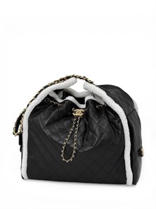 {{photo.Alt || photo.Description || 'CHANEL сумка большая с белым мехом гладкая кожа черная золото'}}