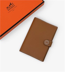 HERMES обложка на паспорт кожа кэмел с кнопкой ОП-00944