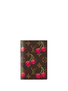 {{photo.Alt || photo.Description || 'LV обложка на паспорт вишенки коричневая монограмма красная внутри'}}