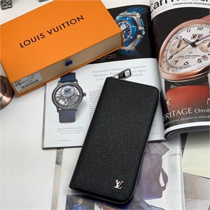 LV кошелек Тайга вертикальный металлический логотип черный КЛ-0718