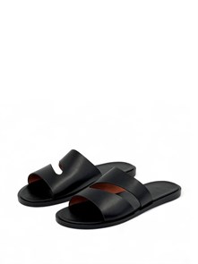 {{photo.Alt || photo.Description || 'LORO PIANA тапочки из черной гладкой кожи'}}