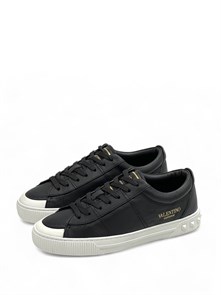 {{photo.Alt || photo.Description || 'VALENTINO кеды черные на белой подошве'}}