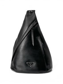 {{photo.Alt || photo.Description || 'PRADA слинг гладкая кожа косая молния черный'}}