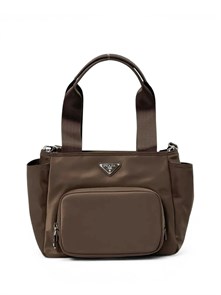 {{photo.Alt || photo.Description || 'PRADA сумка нейлон карман на молнии спереди коричневая'}}