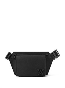 {{photo.Alt || photo.Description || 'LV поясная сумка AEROGRAM черная с большим черным матовым логотипом LV кожа того'}}