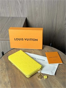 {{photo.Alt || photo.Description || 'LV кошелек ZIPPY желтая кожа монограмм золото'}}