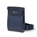 HERMES слинг синий из кожи крокодила с 2 хлястиками и фирменным замком СЛ-0440
