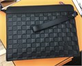 LV клатч NEW черная кожа шашка БР-1792