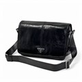 PRADA мессенджер черный из мягкой кожи с глянцевой отделкой с клапаном МС-1909