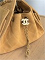 CHANEL сумка Hobo 22 см замша песочная золото СК-01248