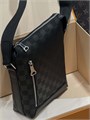 LV мессенджер Discovery BB кожа шашка маленький черный МС-0535
