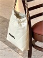 CHANEL сумка 22 small в клетку гладкая кожа молочная СК-01366