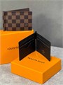LV зажим 4 визитки коричневая шашка ЗК-0631