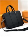 LV портфель Porte-Documents Voyage PM с ремнем черный кожа Тайга кармашек сбоку между кожаными ремнями ПР-2484