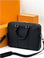 LV портфель Porte-Documents Voyage PM с ремнем черный кожа Тайга кармашек сбоку между кожаными ремнями ПР-2484