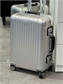 RIMOWA 50 см чемодан серебро с черной пластиковой ручкой алюминий ЧМ-00962