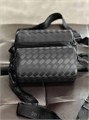 MONTBLANC городской мессенджер BOX маленький из тисненой черной кожи МС-0028