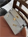 HERMES клатч POCHETTE 22 см серая кожа крокодила золото СК-00367