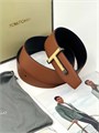 TOM FORD Ремень черно-коричневый выпуклая золотая буква Т на черном основании РМ-2441
