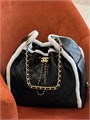 CHANEL сумка большая с белым мехом гладкая кожа черная золото СК-01035