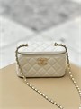 CHANEL сумка Vanity гладкая кожа молочная большой логотип золото СК-01267