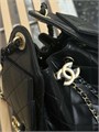 CHANEL сумка Hobo 22 см гладкая кожа черная золото СК-01247