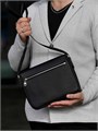 LV Мессенджер District PM черный Тайга металлический лого в цвет МС-2300