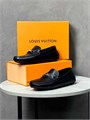 LV лоферы из черной кожи того с металлическим лого на перемычке ОК-2537